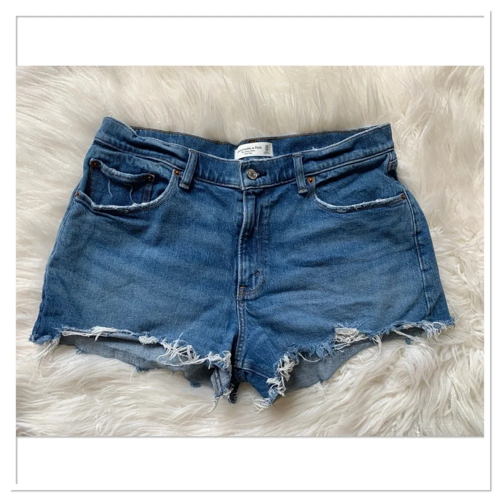 Abercrombie & Fitch Mid Rise Mom Short Jean Shorts Raw Hem Blue Size 32